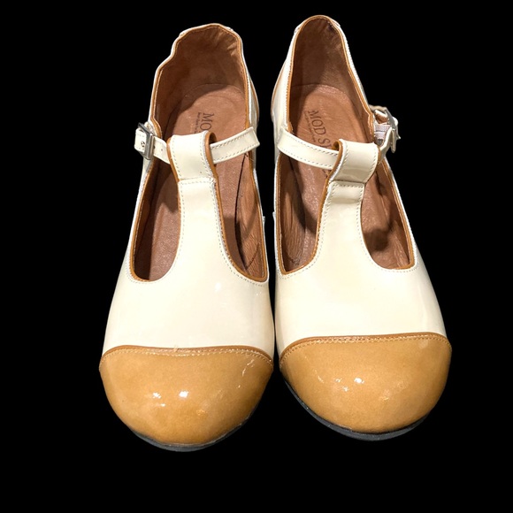 Mod Shoes The Dusty In Cream & Coffee
Patent Leather - Ladies Retro size 36 - Picture 4 of 12